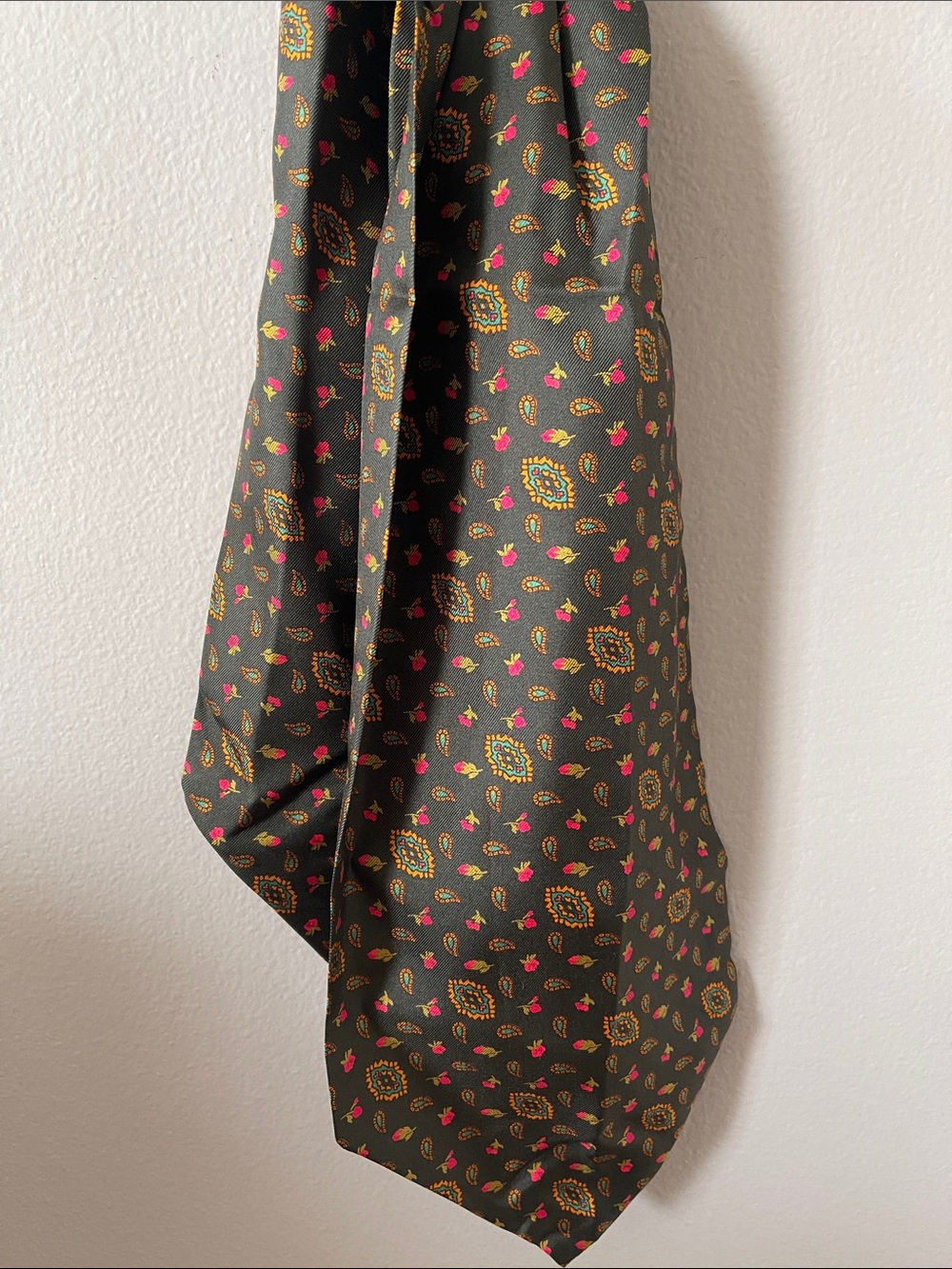 Weekend Max Mara Olive Paisley-Print necktie Scarf with Pink & Gold Accents